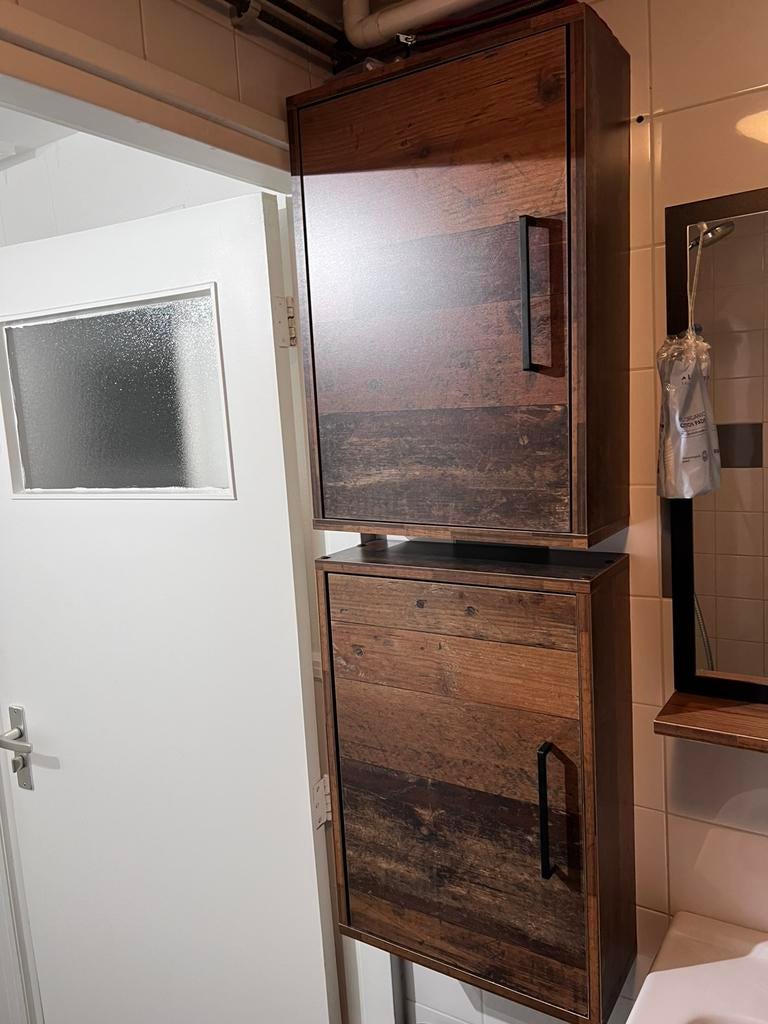 2x Donker Houten Badkamerkasten (Hangkasten), Ophalen, Zo goed als nieuw, 25 tot 50 cm, (Half)hoge kast
