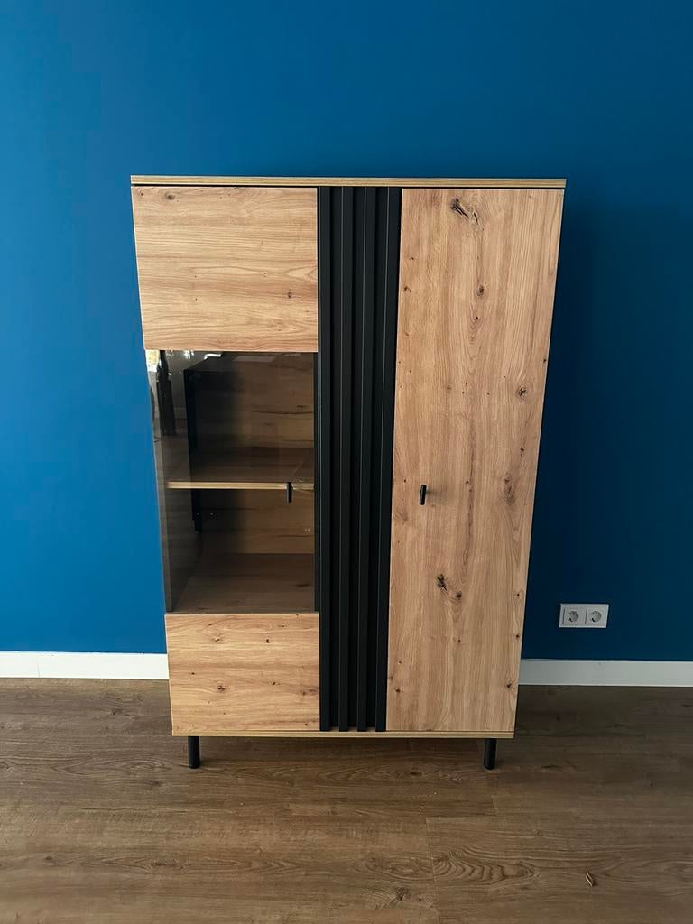Meubella Vitrinekast Marcos Eiken 90x150, Ophalen, 100 tot 150 cm, Zo goed als nieuw, Minder dan 150 cm