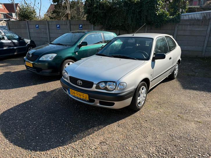 2x Toyota Corolla 1.4 + 1.6 HB Linea Terra 2000 + 2003 AIRCO, Auto's, Toyota, Bedrijf, Te koop, Corolla, Benzine, Hatchback, Handgeschakeld
