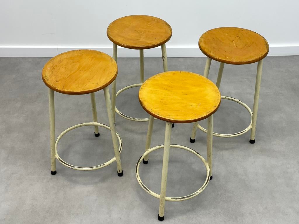 4  vintage industriële atelier krukken, Ophalen of Verzenden, Hout