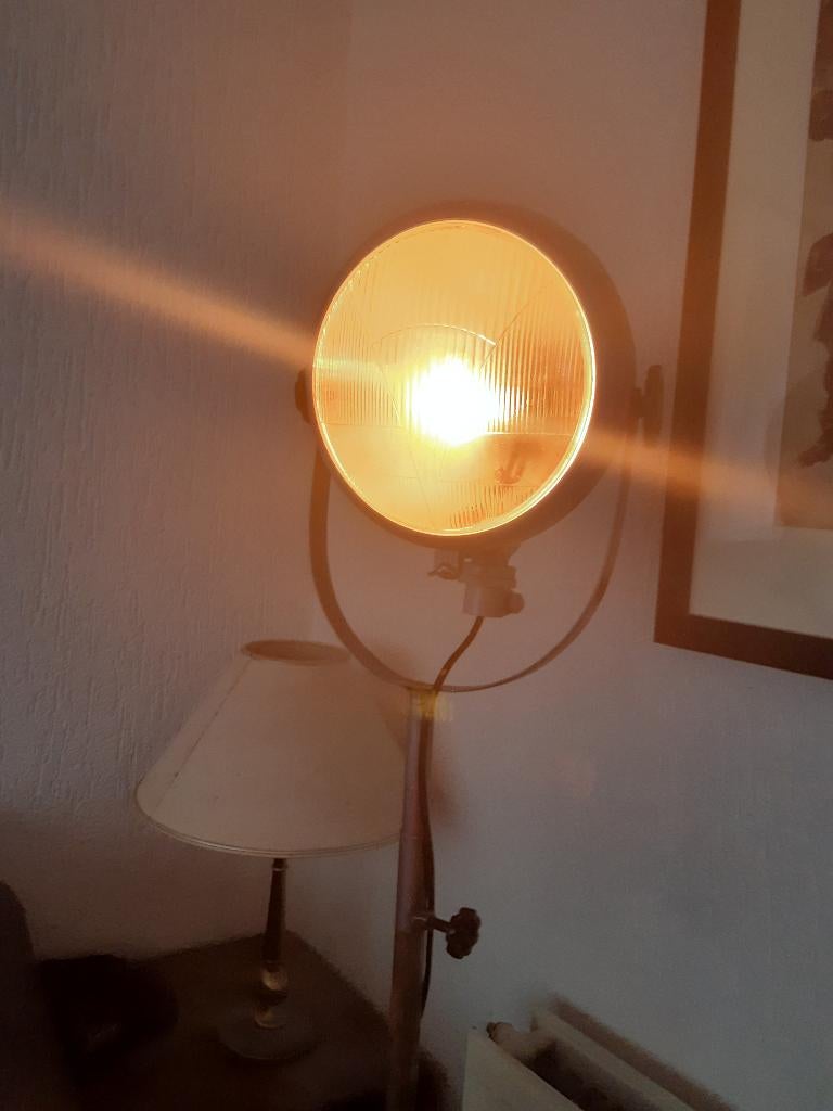 Industrial lamp Peugeot koplamp?, Ophalen