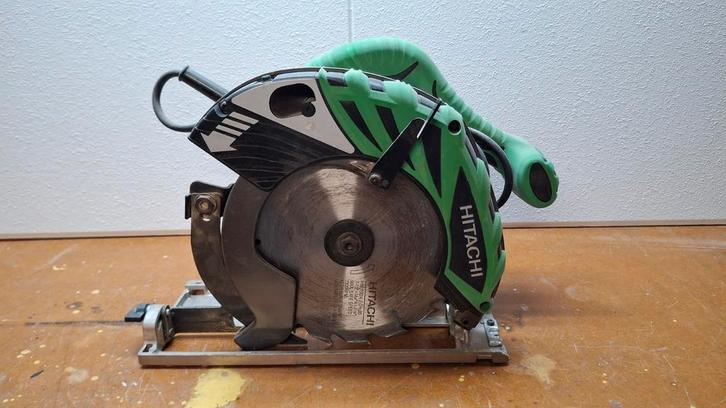 Hitachi Elektrische Handcirkelzaag, Doe-het-zelf en Verbouw, Gereedschap | Zaagmachines, Gebruikt, Cirkelzaag, 600 tot 1200 watt