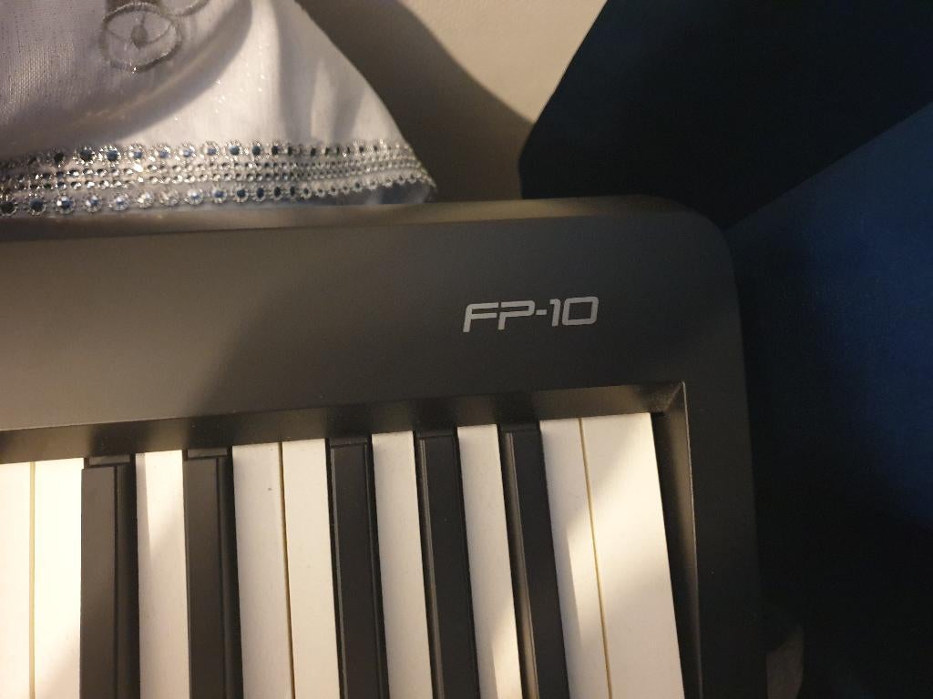 Roland FP-10 keyboard €30 huren, 88 toetsen, Roland, Ophalen of Verzenden, Zo goed als nieuw