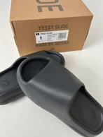 Yeezy slides maat 36 - Nieuw in doos, Kleding | Dames, Schoenen, Slippers, Zwart, Nieuw, Ophalen of Verzenden