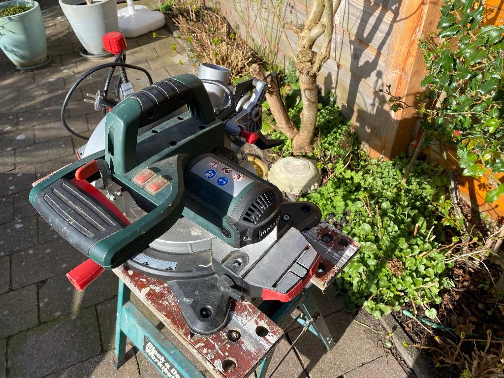 METABO afkortcirkelzaag, Doe-het-zelf en Verbouw, Gereedschap | Zaagmachines, Ophalen, Gebruikt, 600 tot 1200 watt, Afkortzaag