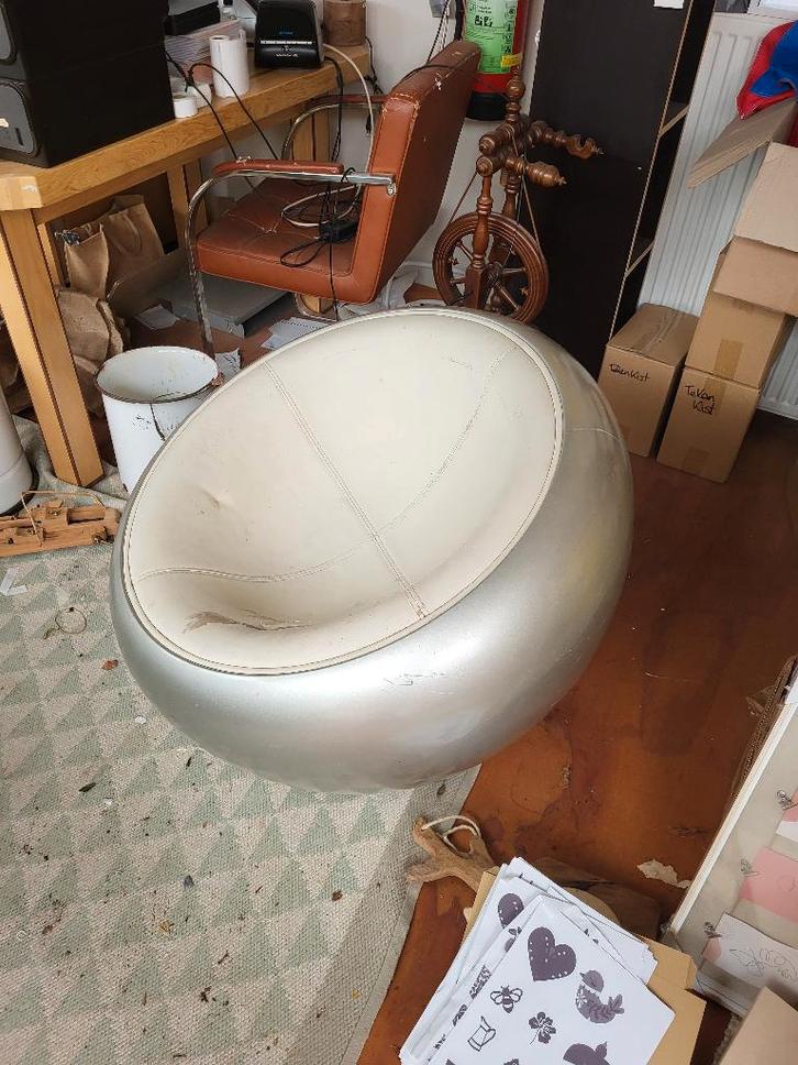 Vintage egg pod stoel, Huis en Inrichting, Stoelen, Gebruikt, Eén, Kunststof, Leer, Metaal, Overige kleuren, Ophalen