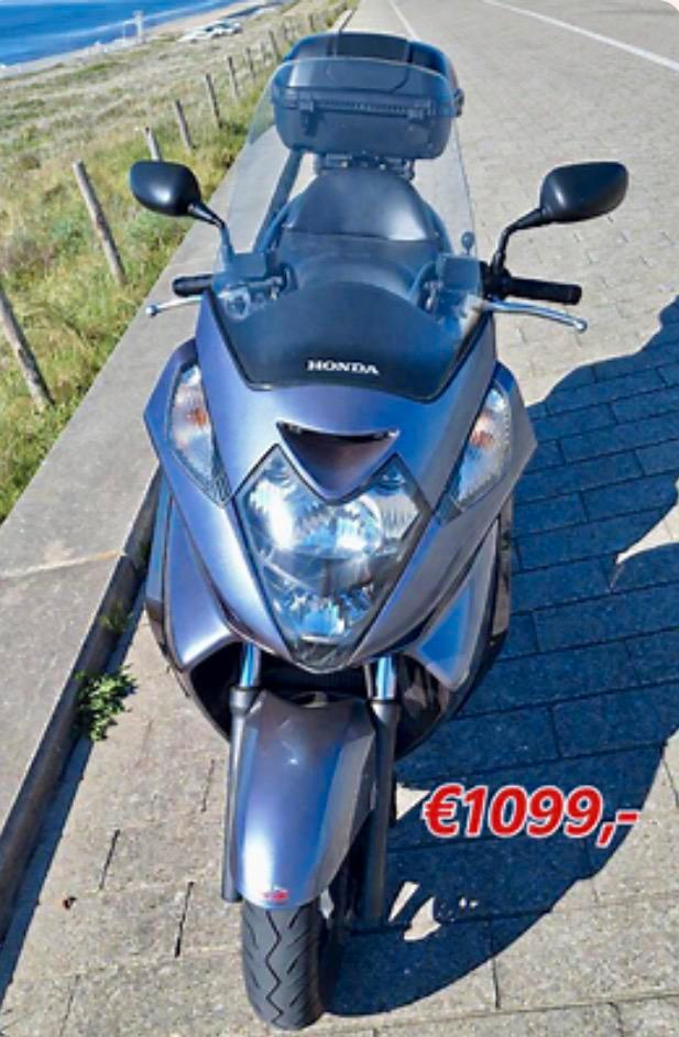 € 1099,- HONDA SW-t 400, Motoren, Motoren | Honda, Particulier, Scooter, 12 t/m 35 kW, 2 cilinders, Minimaal motorrijbewijs A2