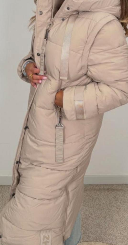 Lange winterjas beige nieuw S zhrill, Kleding | Dames, Jassen | Winter, Nieuw, Beige, Ophalen of Verzenden