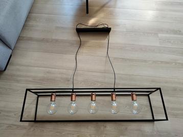 Zwarte hanglamp beschikbaar voor biedingen