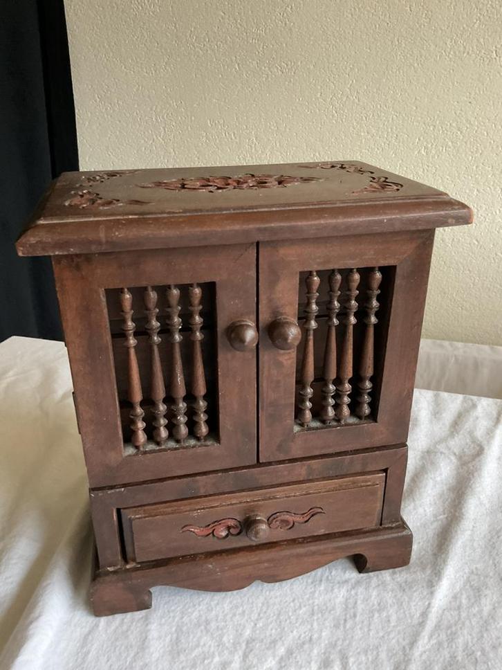 Handgemaakt houten juwelenkastje met snijwerk (vintage), Antiek en Kunst, Antiek | Meubels | Kasten, Ophalen of Verzenden