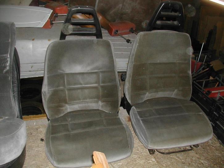 2 stuks voorstoelen + achterbank. Volvo 264 grijs pluche, Auto diversen, Auto-accessoires, Gebruikt, Ophalen