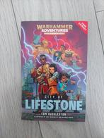 Warhammer adventures Attack of the Necron City of Lifestone, Ophalen of Verzenden, Zo goed als nieuw, Warhammer, Boek of Catalogus