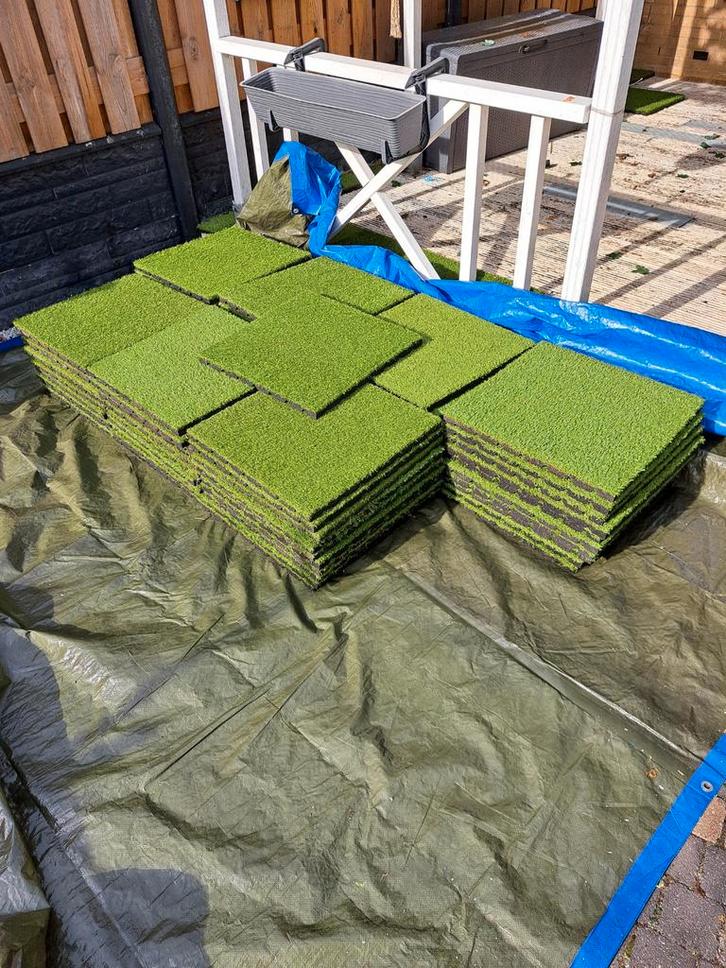 Mooie rubbere matten met kunstgras toplaag. 50 x 50 cm, Tuin en Terras, Gras en Kunstgras, Zo goed als nieuw, Kunstgras, 20 m² of meer