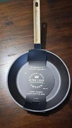 Nieuw ulta lichtgewicht gietijzeren pan 24 cm - Ronneby Bruk, Huis en Inrichting, Keuken | Potten en Pannen, Gietijzer, Nieuw
