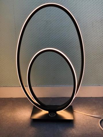 Ophelia LED Tafellamp - Modern Design beschikbaar voor biedingen