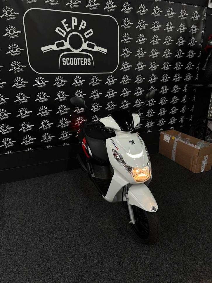 Peugeot kisbee 2019, Fietsen en Brommers, Brommers | Peugeot, Zo goed als nieuw, Overige modellen, Maximaal 45 km/u, Ophalen
