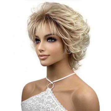 Vlot model pruik blond kort met lichtblonde plukjes beschikbaar voor biedingen