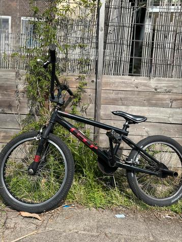 Gt bmx,rood,zwart,pro beschikbaar voor biedingen