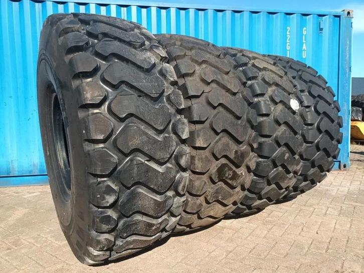 Michelin Bridgestone Goodyear Shovel banden meerdere maten, Zakelijke goederen, Machines en Bouw | Onderdelen