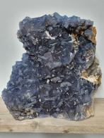 *TOPSTUK* Erg groot staand stuk blauwe fluoriet, Verzamelen, Mineralen en Fossielen, Ophalen of Verzenden, Mineraal