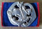 Metalen baret embleem Regiment Huzaren van Prins Alexander, Verzamelen, Verzenden, Landmacht, Nederland, Embleem of Badge
