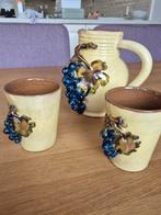 Aardewerk Kan en Bekers met Druiven, Antiek en Kunst, Antiek | Keramiek en Aardewerk, Ophalen of Verzenden