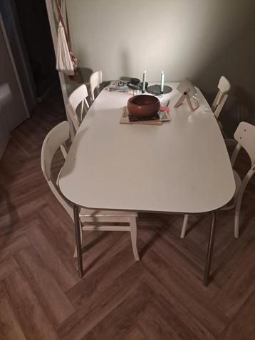 Wite eettafel in zeer goede staat