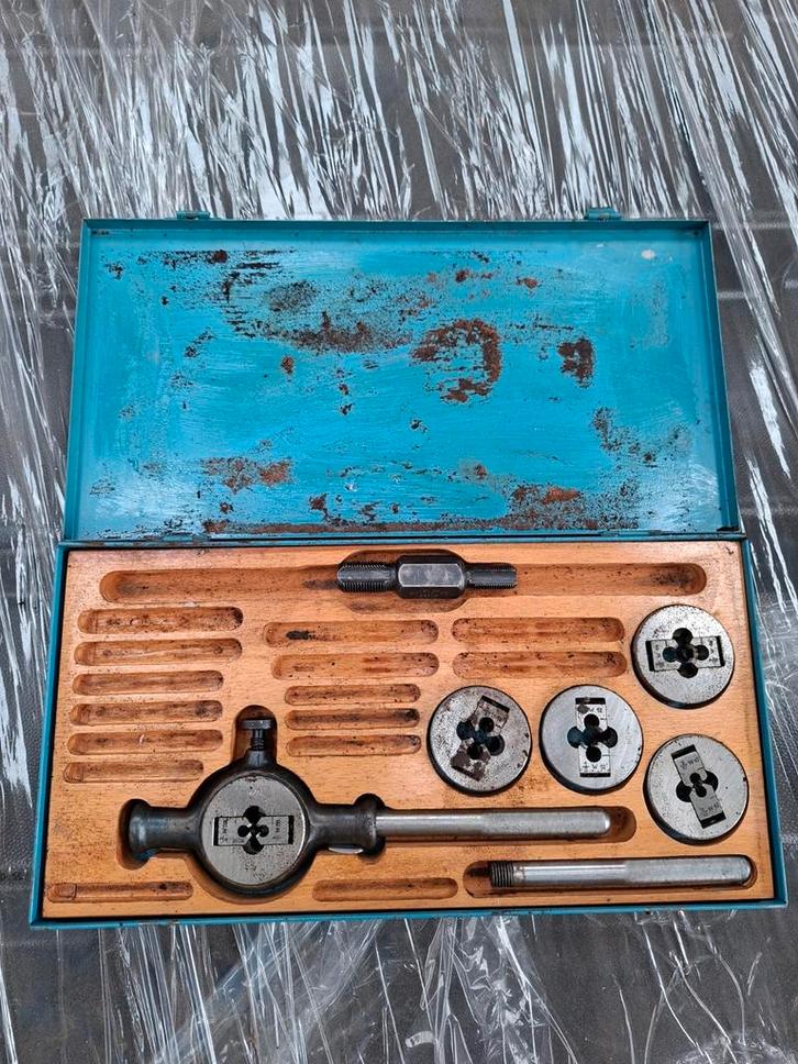 Tapset in metalen koffer, Doe-het-zelf en Verbouw, Gereedschap | Handgereedschap, Gebruikt, Ophalen of Verzenden