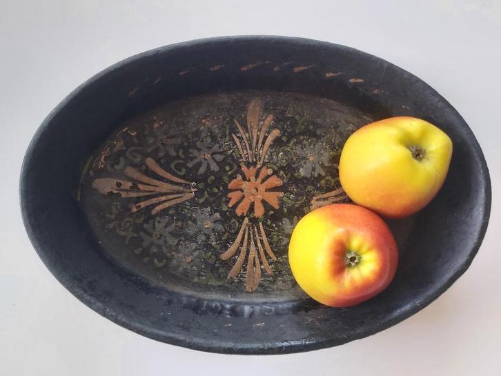 Prachtige gepatineerde oude franse ovenschaal met decoratie, Antiek en Kunst, Antiek | Keramiek en Aardewerk, Verzenden