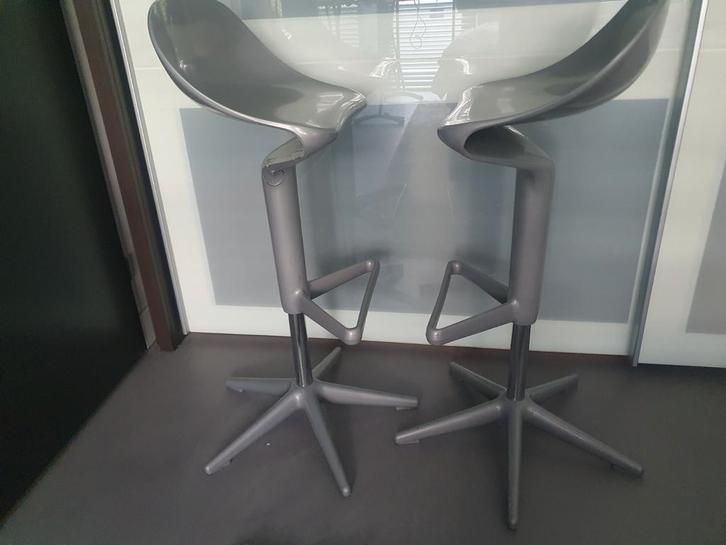 ***4x Kartell SPOON design barkrukken (grijs)***, Huis en Inrichting, Barkrukken, Zo goed als nieuw, 60 tot 90 cm, Kunststof, Metaal