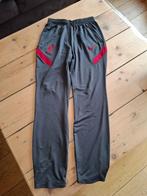 Te koop: Nike voetbalbroek, maat XL(158), Maat XL, Ophalen of Verzenden, Gebruikt, Shirt