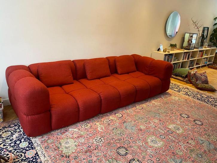 Nieuwe rode bank, Huis en Inrichting, Banken | Bankstellen, Zo goed als nieuw, Vierpersoons of meer, Ophalen