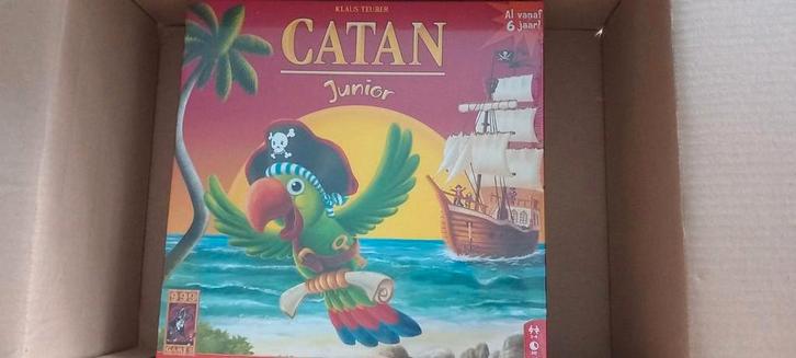 Kolonisten van Catan (Junior) - nieuw in plastic - sint tip, Hobby en Vrije tijd, Gezelschapsspellen | Bordspellen, Nieuw, Drie of vier spelers