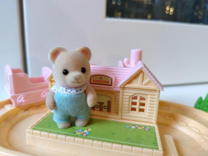 Sylvanian families baby choo choo trein, Kinderen en Baby's, Speelgoed | Poppenhuizen, Zo goed als nieuw, Ophalen of Verzenden