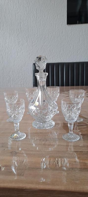 Kristallen karaf met 6 glaasjes  beschikbaar voor biedingen