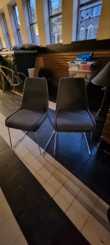 Gratis grijze eetkamerstoelen - Arnhem Noord beschikbaar voor biedingen