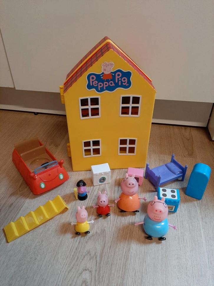Peppa pig huis met auto, Kinderen en Baby's, Speelgoed | Poppenhuizen, Ophalen of Verzenden