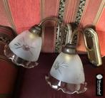 2 Wandlampen klassiek messing brons - glazen lampenkap bloem, Huis en Inrichting, Lampen | Wandlampen, Ophalen of Verzenden, Glas