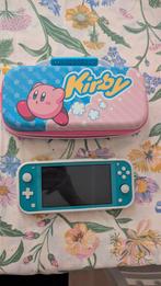 Nintendo switch lite met Kirby hoesje, Spelcomputers en Games, Spelcomputers | Nintendo Switch Lite, Ophalen of Verzenden, Turquoise