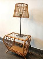 retro tafellamp rotan kap Rohe design jaren 50, 60 vintage, Huis en Inrichting, Lampen | Tafellampen, Vintage, Ophalen of Verzenden