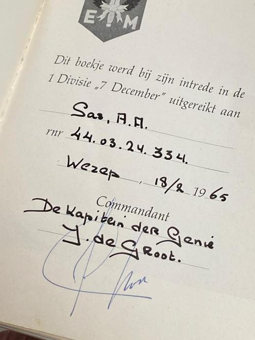 Elk Moment / over 1 Divisie 7 December (militair), Boeken, Oorlog en Militair, Zo goed als nieuw, Landmacht, 1945 tot heden, Ophalen of Verzenden