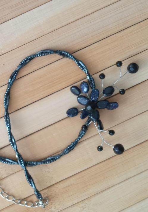 Ketting met bloem zwart, donkerpaars, blauw-gratis verzenden, Sieraden, Tassen en Uiterlijk, Kettingen, Nieuw, Overige materialen