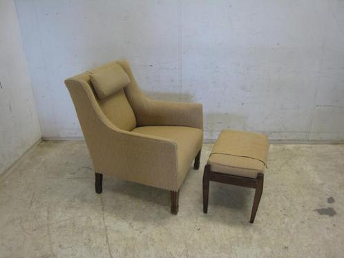 Klassieke stoffen fauteuil met ottoman, Huis en Inrichting, Fauteuils, Gebruikt