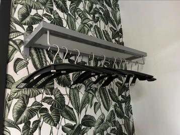 Stevige kapstok met 10 luxe hangers 85cm breed beschikbaar voor biedingen