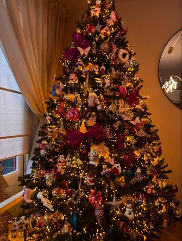 Zgan Kerstboom van 240 hoog inc alle ballen van oa VONDELS beschikbaar voor biedingen