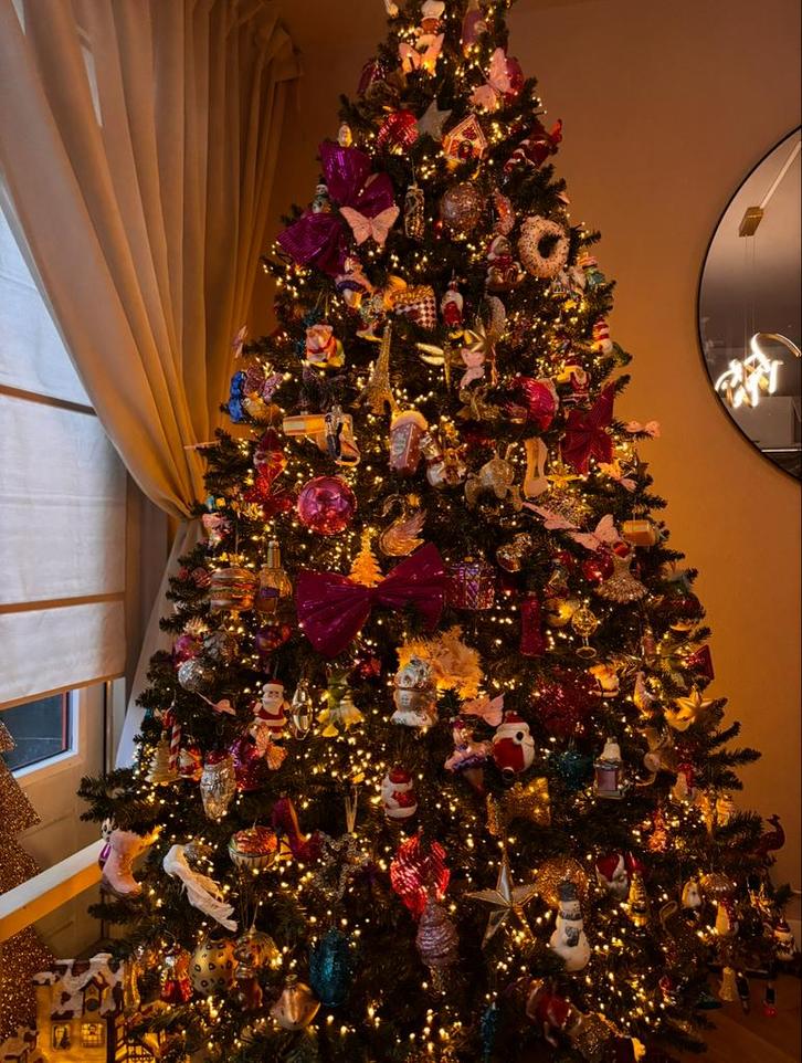 Zgan Kerstboom van 240 hoog inc alle ballen van oa VONDELS, Diversen, Kerst, Zo goed als nieuw, Ophalen