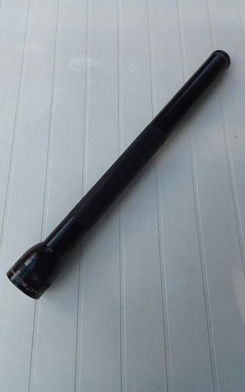 Originele MAG-LITE  staaflamp 50 cm, Caravans en Kamperen, Zaklampen, Zo goed als nieuw, Batterij, Ophalen of Verzenden