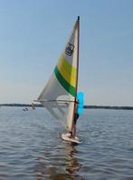Te koop surfplank met 2 zijlen en masten, Watersport en Boten, Windsurfen, Ophalen, Gebruikt