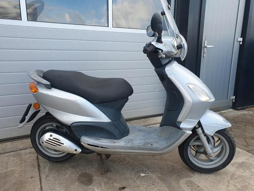 Piaggio c44 Fly scooter, Fietsen en Brommers, Scooters | Piaggio, Zo goed als nieuw, Fly, Tweetakt, Ophalen