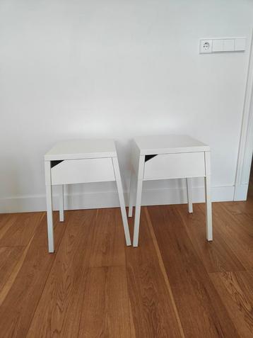 2 Witte IKEA Nachtkastjes met Lade beschikbaar voor biedingen